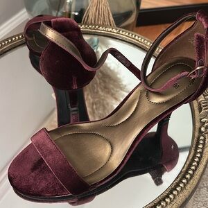 Bandolino-MADIA-Elegant Velvet Burgundy Heels